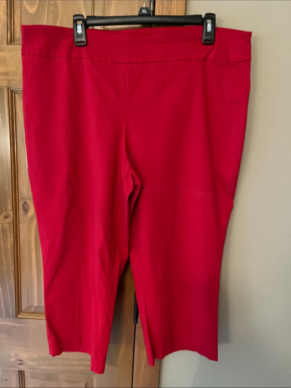 Dana Buchman Bright Red Capris